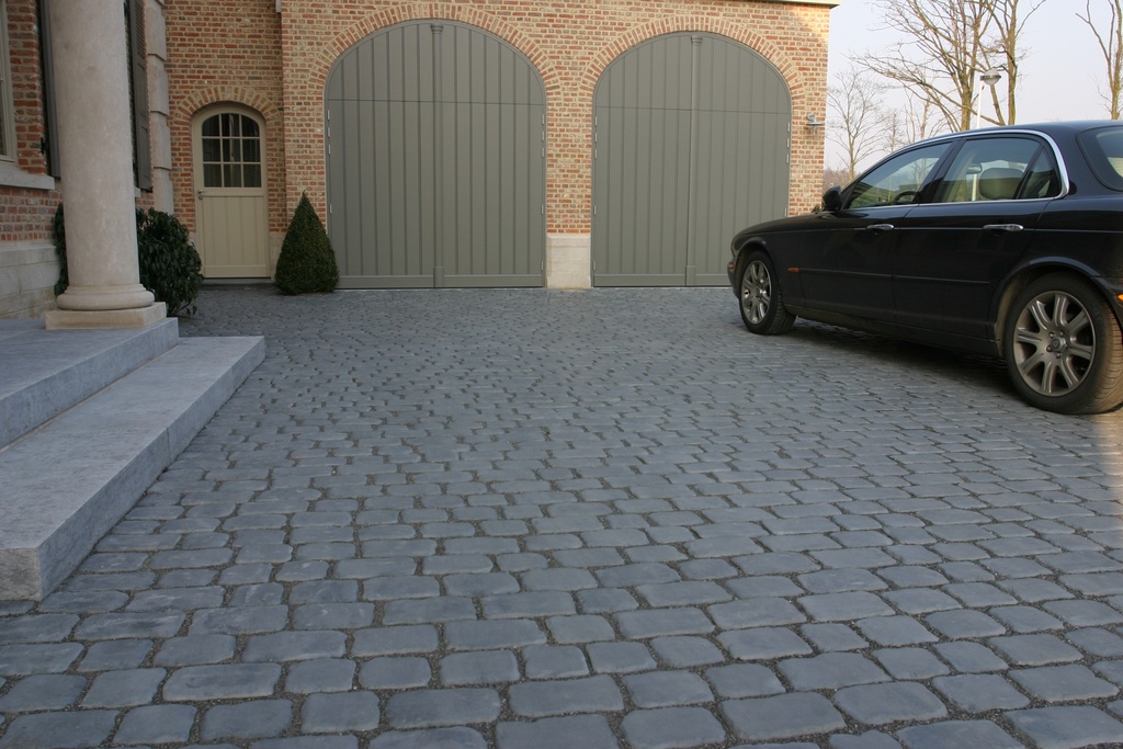 REDSUN Courtstone Concrete Driveway System Basalt