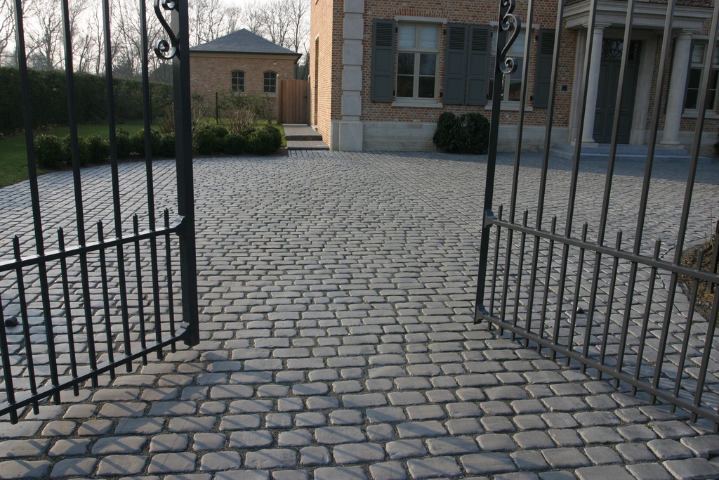 REDSUN Courtstone Concrete Driveway System Basalt