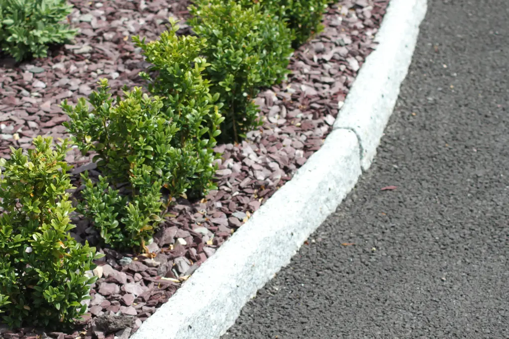 Slate Aggregate Plum Chippings / Mulch