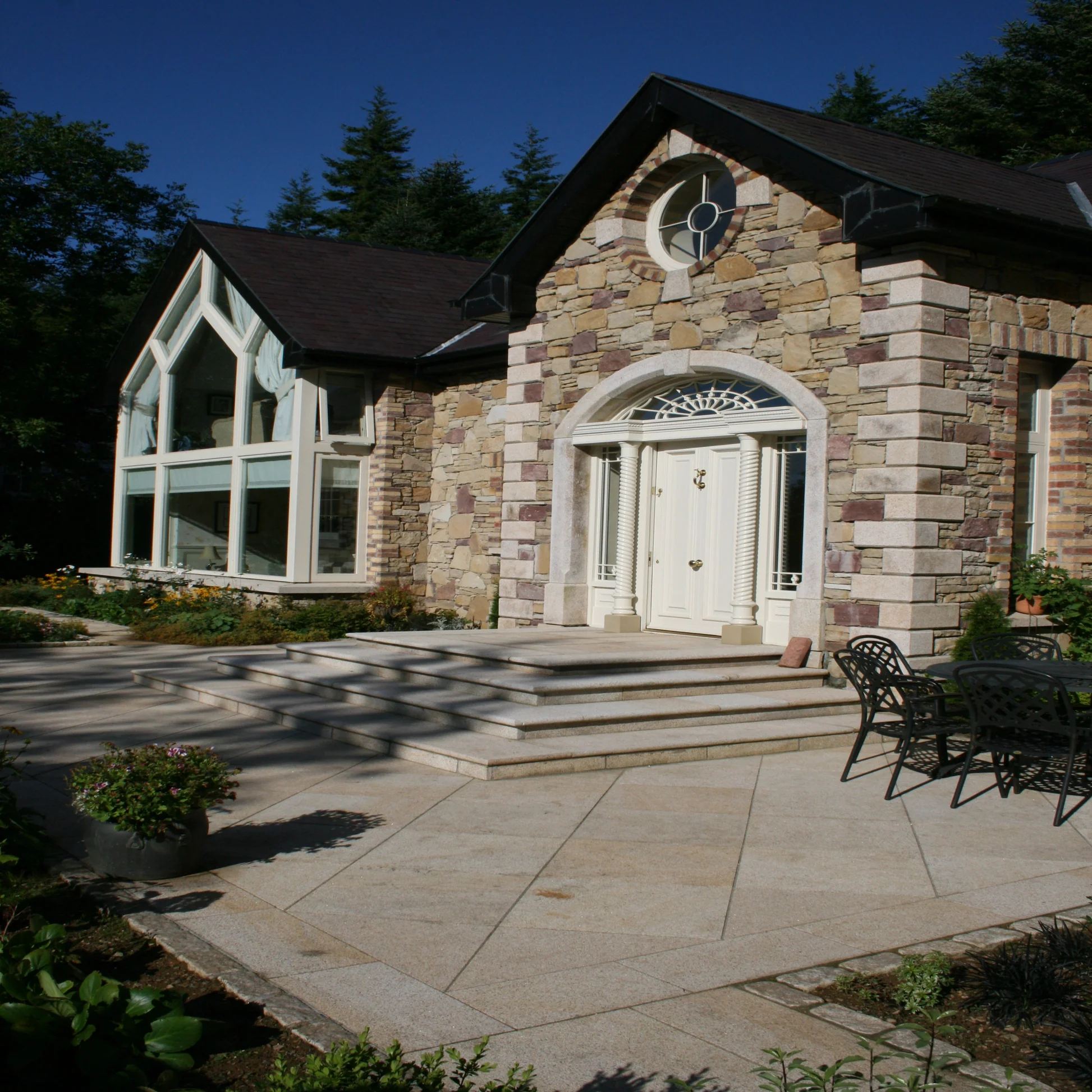 Granite Corner Step Gold Flamed & Bullnosed 1 Long Edge & 1 Short Edge 1000x400x50mm With Riser 1000x150x50mm