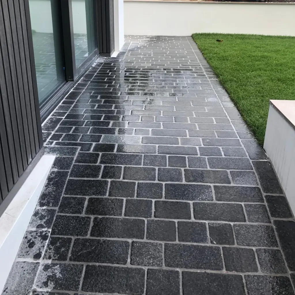 Granite Cobbles Black Coachman Cropped, Flamed & Tumbled