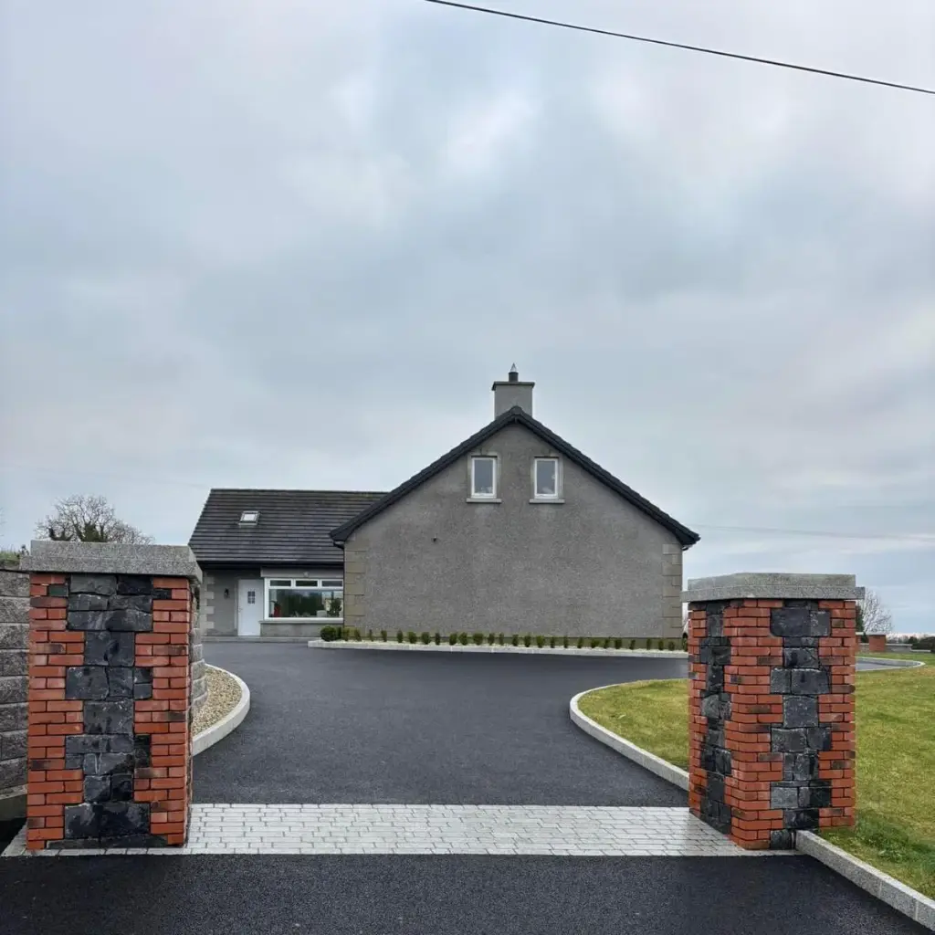 Granite Cobbles Silver Grey Coachman Sawn Edge, Flamed & Lightly Tumbled