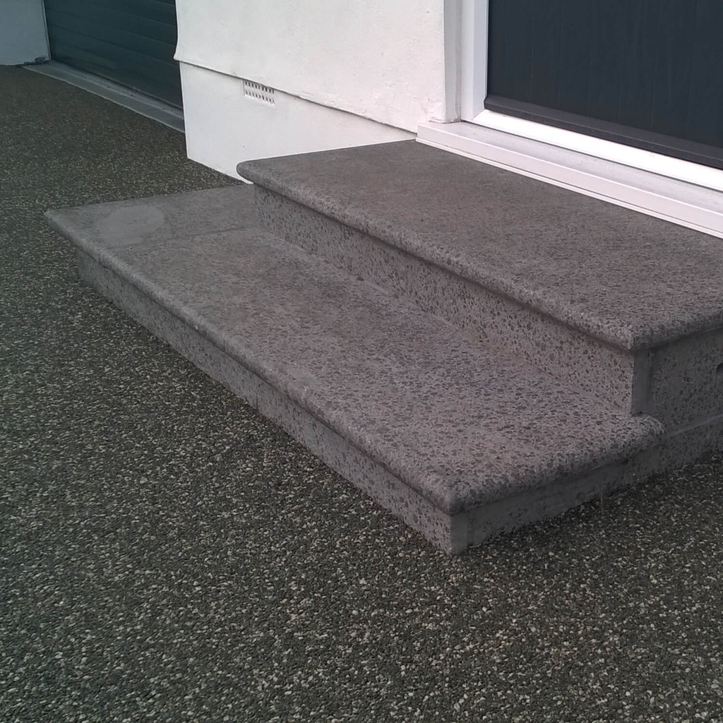 Granite Step Diamond Black Bullnosed Flamed