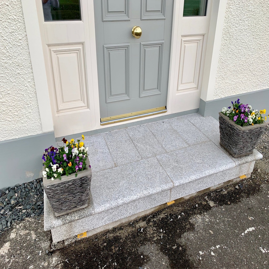 Granite Step Silver Grey Bullnosed 1 Long Edge & Flamed (30mm)