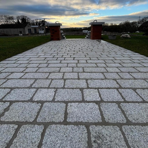 Granite Cobbles Silver Grey Coachman Sawn Edge, Flamed & Lightly Tumbled